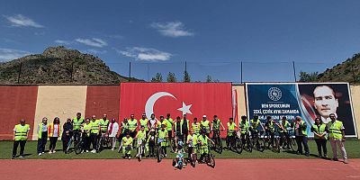 Gençlik ve Spor Bakanlığı ile Türkiye Bisiklet Federasyonu iş birliğiyle düzenlenen 12. Geleneksel Yeşilay Bisiklet Turu, Türkiye genelinde olduğu gibi Gümüşhane’de de büyük bir ilgiyle gerçekleştirildi.