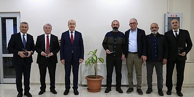 GÜKAV Üyelerine Plaket Takdim Edildi