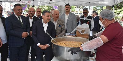 Gümüşhane Belediyesinden Aşure Dağıtımı 