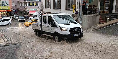 Gümüşhane’de 10 dakika süren sağanak su baskınlarına neden oldu