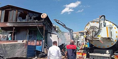 Gümüşhane’de 2 katlı evde çıkan yangın