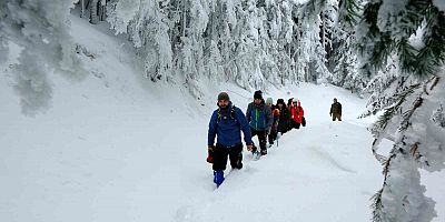 Gümüşhane’de 20 doğaseverden 1,5 metrelik karda 7 saatlik doğa yürüyüşü