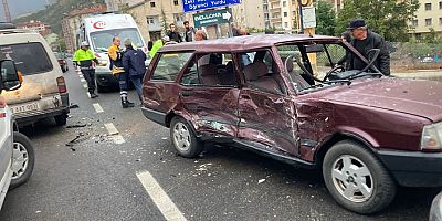 Gümüşhane’de 3 aracın karıştığı kazada 3 kişi yaralandı