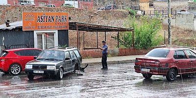 Gümüşhane’de 3 aracın karıştığı kazadan sürücüler yara almadan kurtuldu