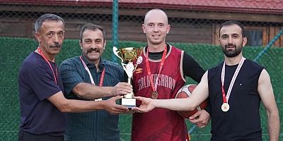 Gümüşhane’de 30 Ağustos coşkusu 3x3 basketbol turnuvasıyla yaşandı.
