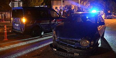 Gümüşhane’de alkollü sürücü jandarma aracına çarptı, ehliyetine el konuldu