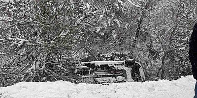 Gümüşhane’de ambulans dere yatağına yuvarlandı