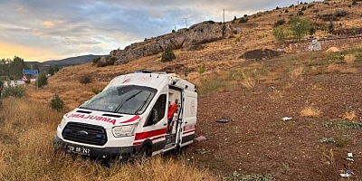 Gümüşhane’de ambulans takla attı: 3 sağlık personeli yaralandı