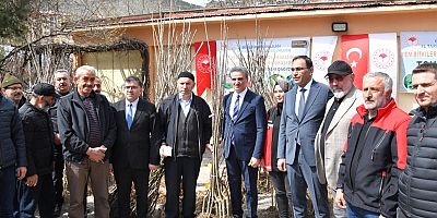 Gümüşhane’de Çiftçilere 6680 Meyve Fidanı ve 110 Ton Yem Bitkisi Tohumu Dağıtıldı