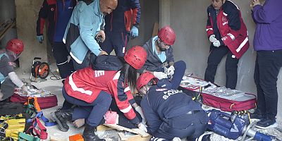 Gümüşhane’de gerçeği aratmayan deprem tatbikatı