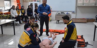 Gümüşhane'de İlk ve Acil Yardım Programı öğrencileri tatbikatlarla sahaya hazırlanıyor