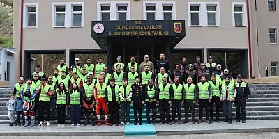 Gümüşhane’de Jandarmadan Motosikletçilere Hayati Dokunuş: Hem Eğitim Hem Ekipman Desteği!