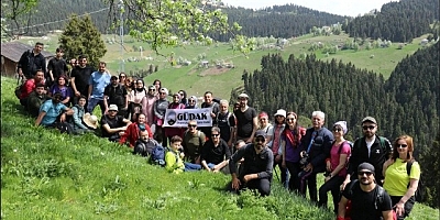 Gümüşhane’de mavi sümbüller arasında doğa yürüyüşü