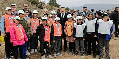 Gümüşhane’de Milli Ağaçlandırma Gününde binlerce fidan toprakla buluştu