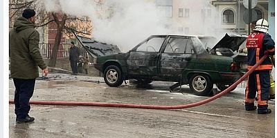 Gümüşhane'de park halindeki araç bir anda alev aldı