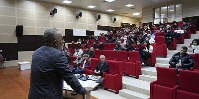 Gümüşhane’de Sektör-Akademi Buluşması: Sezai Köprülü Gazeteciliğin ‘Duruş’ Kodlarını Anlattı