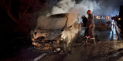 Gümüşhane’de seyir halindeki araç alev topuna döndü