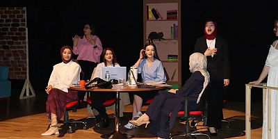 Gümüşhane’de tiyatro sahnesinde engel tanımayan performans