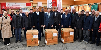 Gümüşhane’de üreticilere 2 bin 90 nitelikli kovan ve 45 yem karma makinesi dağıtıldı