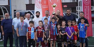 Gümüşhane’de Yeşil Sahaya Camii Bereketi: Kupalar Sahiplerini Buldu