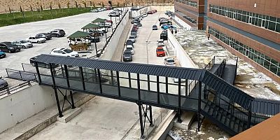 Gümüşhane Devlet Hastanesi’nde Yeni Yaya Köprüsü Hizmete Girdi