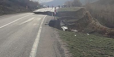 Gümüşhane-Erzincan karayolunda heyelan