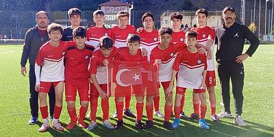 Gümüşhane Gençlik Spor, U14 liginde şampiyon oldu