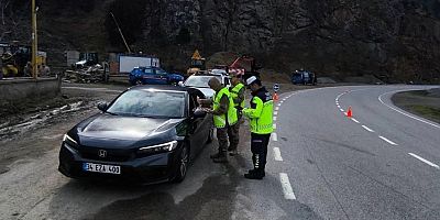 Gümüşhane Jandarmasından sürücülere hayati uyarılar