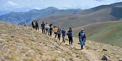 Gümüşhane’nin Zirvesinde Doğa Mücadelesi: 42 Sporcu 3 Bin 331 Metrede Buluştu