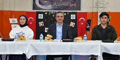 Gümüşhane protokolü iftarını gençlerle yaptı