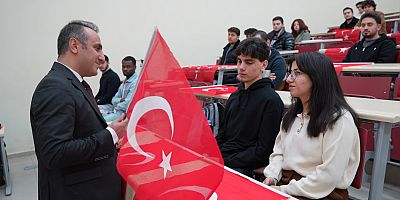 Gümüşhane Üniversitesi’nde ilk ders Türk Bayrağı’na ayrıldı