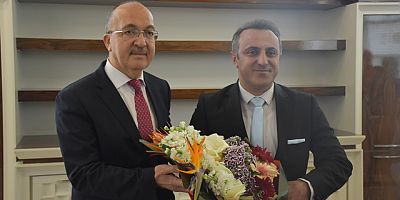 Gümüşhane Üniversitesi Rektörlüğüne atanan Prof. Dr. Oktay Yıldız görevine başladı