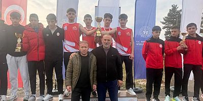 Gümüşhaneli atletler pistlerin tozunu attırdı