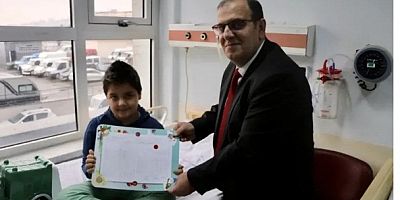 Gümüşhaneli Cihan Karnesini Hastane Sınıfında Aldı!