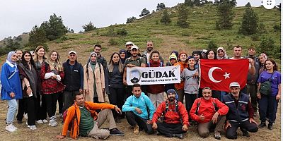 Gümüşhaneli dağcılar hem yürüdü hem Likarpa topladı