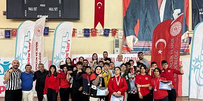 GÜMÜŞHANELİ ÖĞRENCİLERDEN BİLEK GÜREŞİ BÖLGE YARIŞMALARINDA BÜYÜK BAŞARI