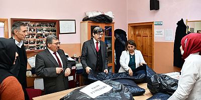 Halk Eğitimi Merkezi Deprem Bölgesi İçin Uyku Tulumu Üretiyor