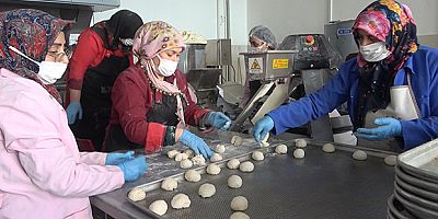 HAYME ANA LİSESİ DEPREMZEDELER İÇİN EKMEK ÜRETİM MERKEZİ OLDU