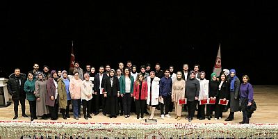 Hemşirelik Bölümü Öğrencilerinden Tiyatro Gösterisi