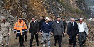 Heyelan nedeniyle kapanan Gümüşhane-Giresun kara yolu ulaşıma açıldı