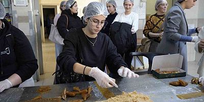 İtalyan Erasmus öğrencileri Gümüşhane’de pestil-köme ustası oldu