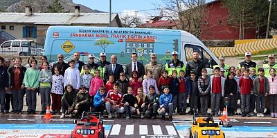 Jandarma’dan Torul’da öğrencilere uygulamalı trafik eğitimi