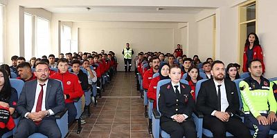 Jandarma’dan üniversite gençliğine kapsamlı eğitim