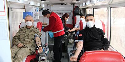 JANDARMA PERSONELİ KAN BAĞIŞINDA BULUNDU