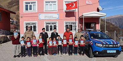 Jandarmadan Akocak İlkokulu’nda Çocuk Hakları Eğitimi