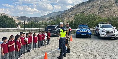 Jandarmadan Gümüşhane’de Öğrencilere Güvenli Yolculuk Eğitimi