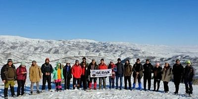 Kar Manzaraları Eşliğinde 12 km Yürüdüler