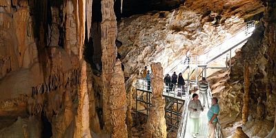 Karaca Mağarası serin havasıyla turistlerin rotası oldu!