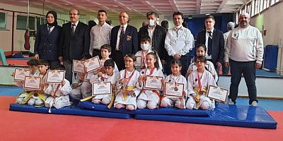 Karate yarışmaları düzenlendi
