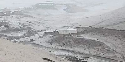 Kazıkbeli Yaylasına Sezonun İlk Karı Yağdı
